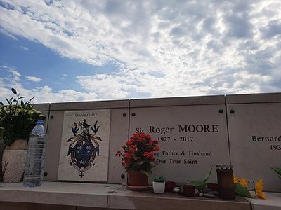 Roger Moore - The "Raised Eyebrow James Bond" - britishheritage.org