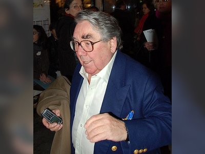 Ronnie Corbett -  "And It's Goodnight From Him" - britishheritage.org